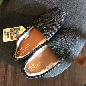 NWT Toms